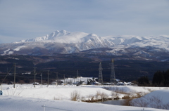 青空と雪の鳥海山-3