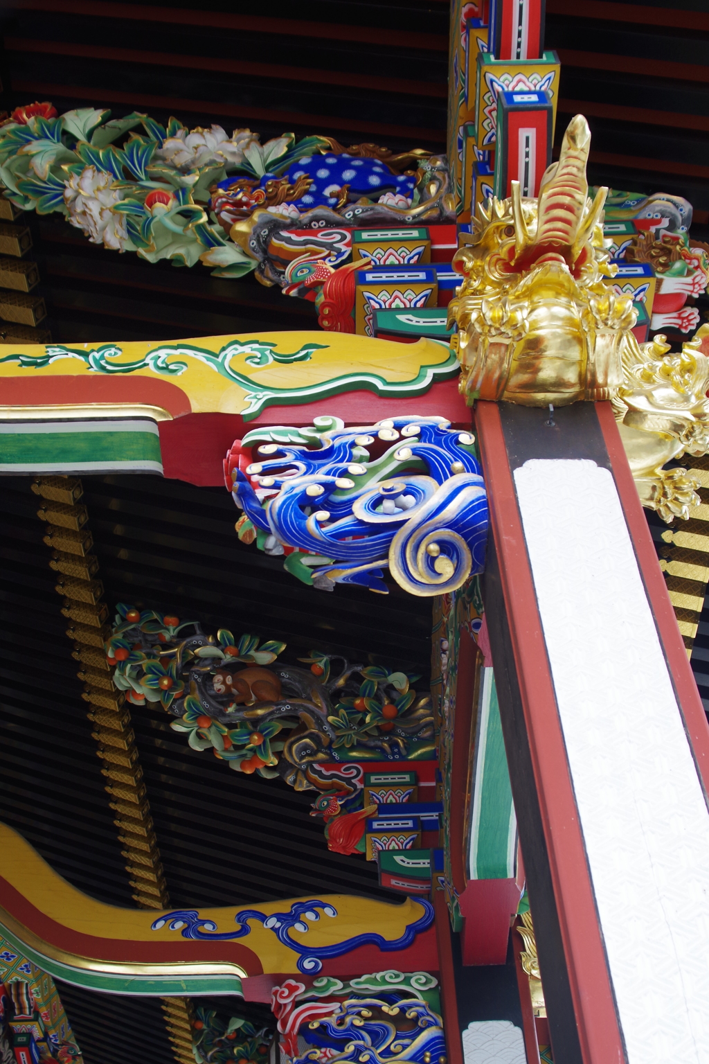 拝殿の装飾-3