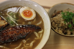 現地の沖縄そばとじゅうしい