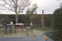 カフェの窓から