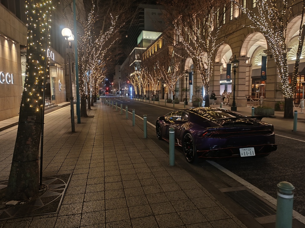 夜の街とスーパーカー