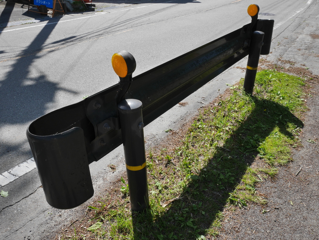 黒いガードレール