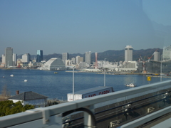 ポートライナーから見たポートタワー