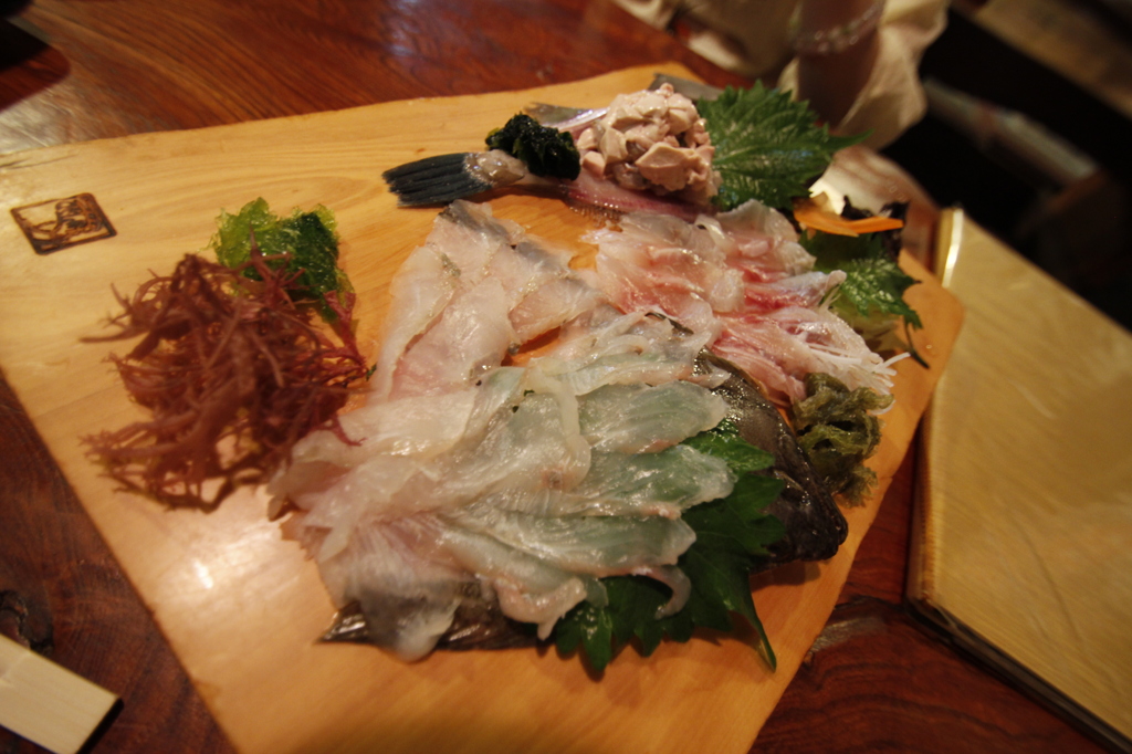 十五間長家名物　かわはぎの肝合え　ヒラメ薄作り！