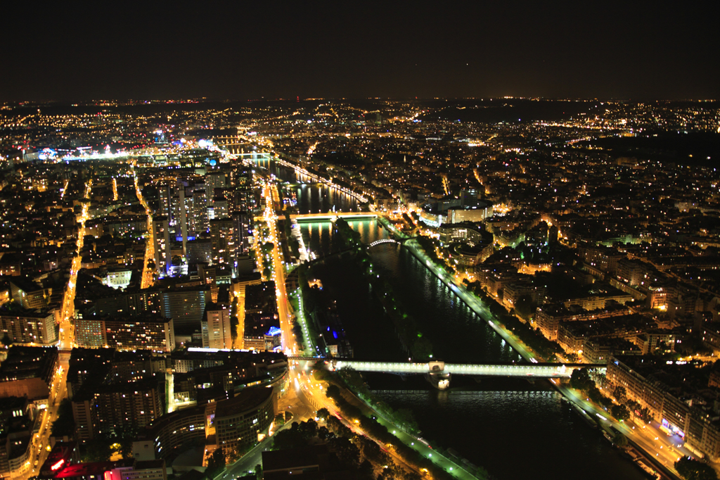 エッフェル塔からのセーヌ川・・・・夜景