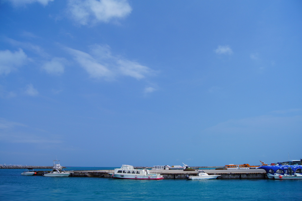 青い空と、青い海
