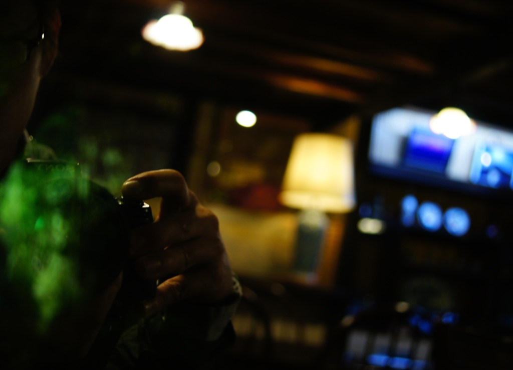 夜のカフェ