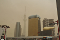 霞む街