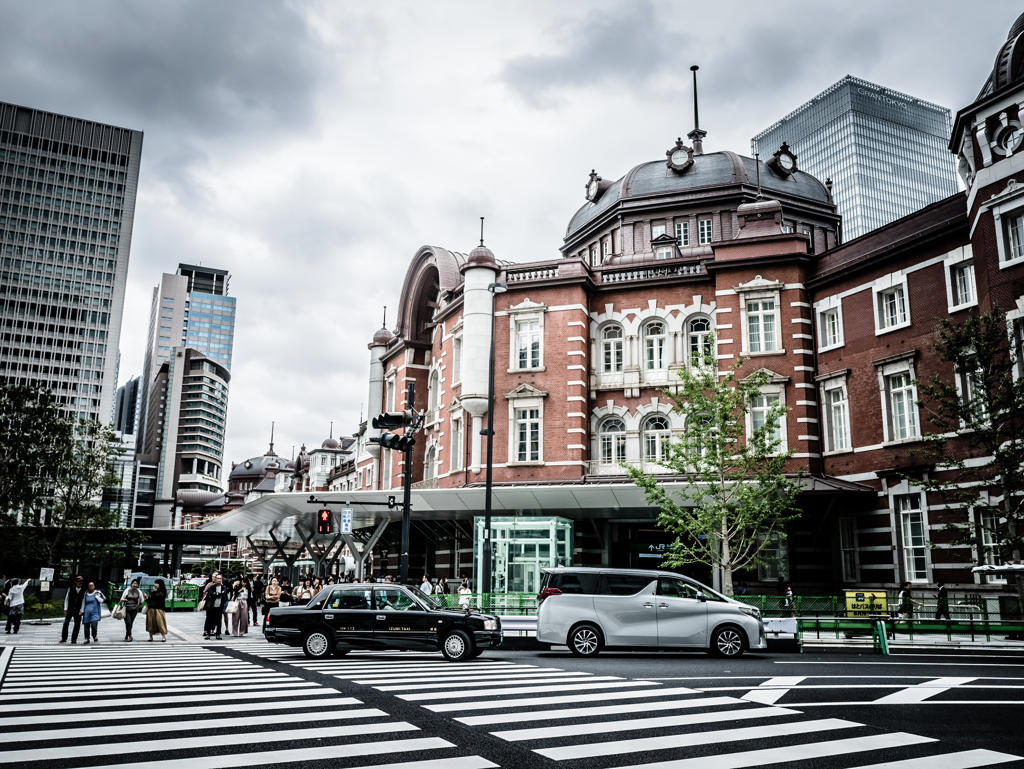 東京駅　上から見るか、下から見るか