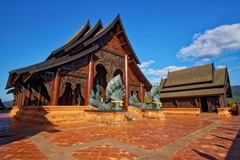 チーク造りの寺院