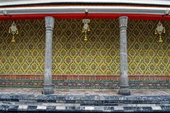 回廊のベンジャロン模様