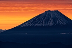 朝茜に富士の山