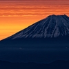 朝茜に富士の山
