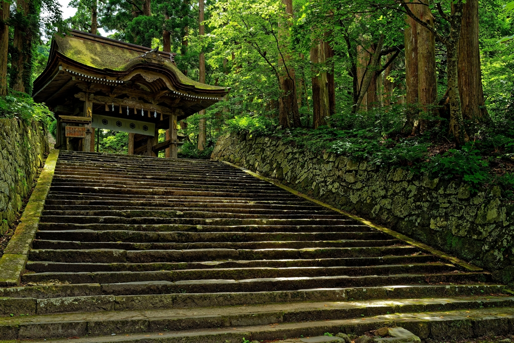 神門と石段