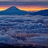 諏訪霧に浮かぶ富士