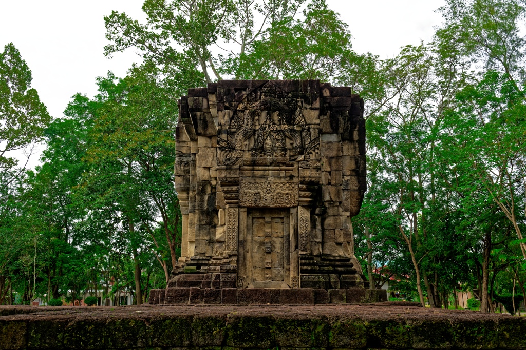 スクエアな遺跡　-北側側面-