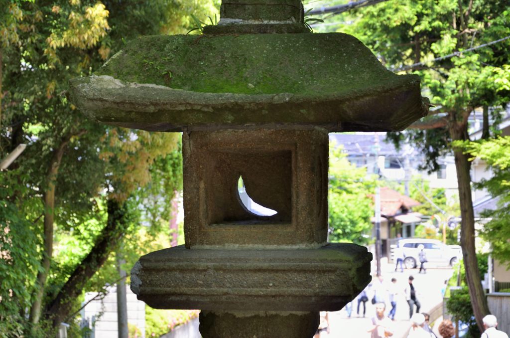 浄智寺山門の灯篭