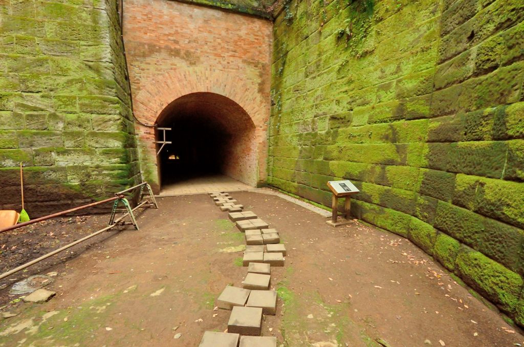 愛のトンネル入口（猿島）