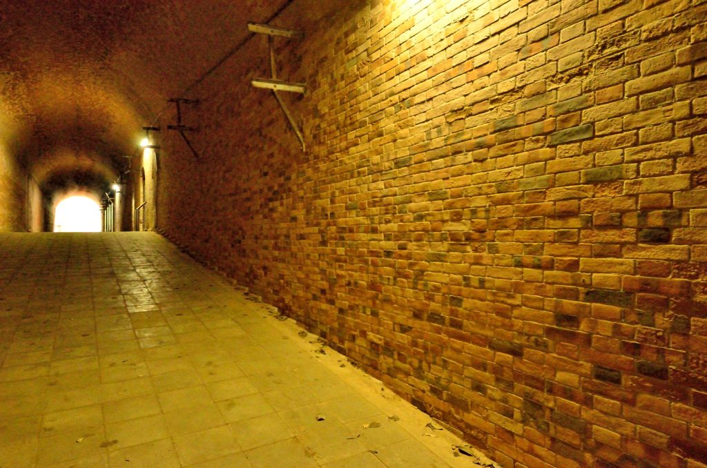 愛のトンネル内（猿島）