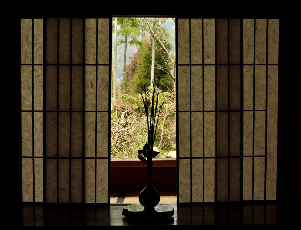 障子窓越しの風景（宝泉院）