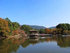 紅葉の浮見堂・鷺池