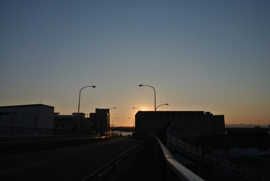 日が沈む
