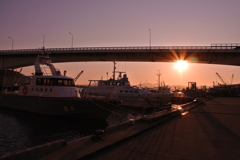 夕暮れの港