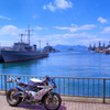 軍用艦とバイク