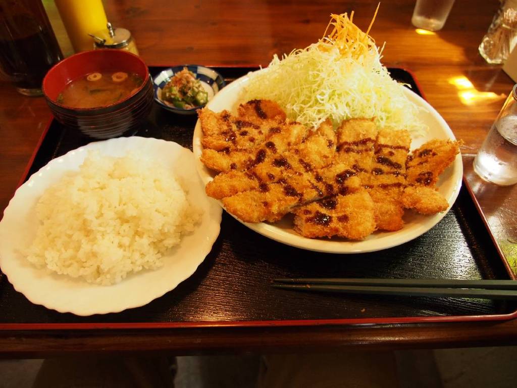 Pork cutlet set (after one bite)