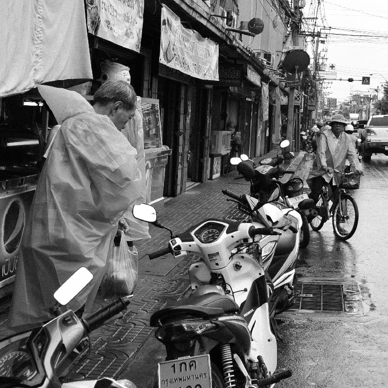 Rain scape at Toet Thai Rd.