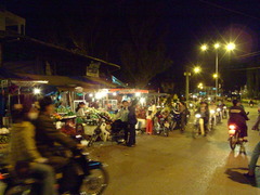 Đà Lạt市郊外の市場の夜