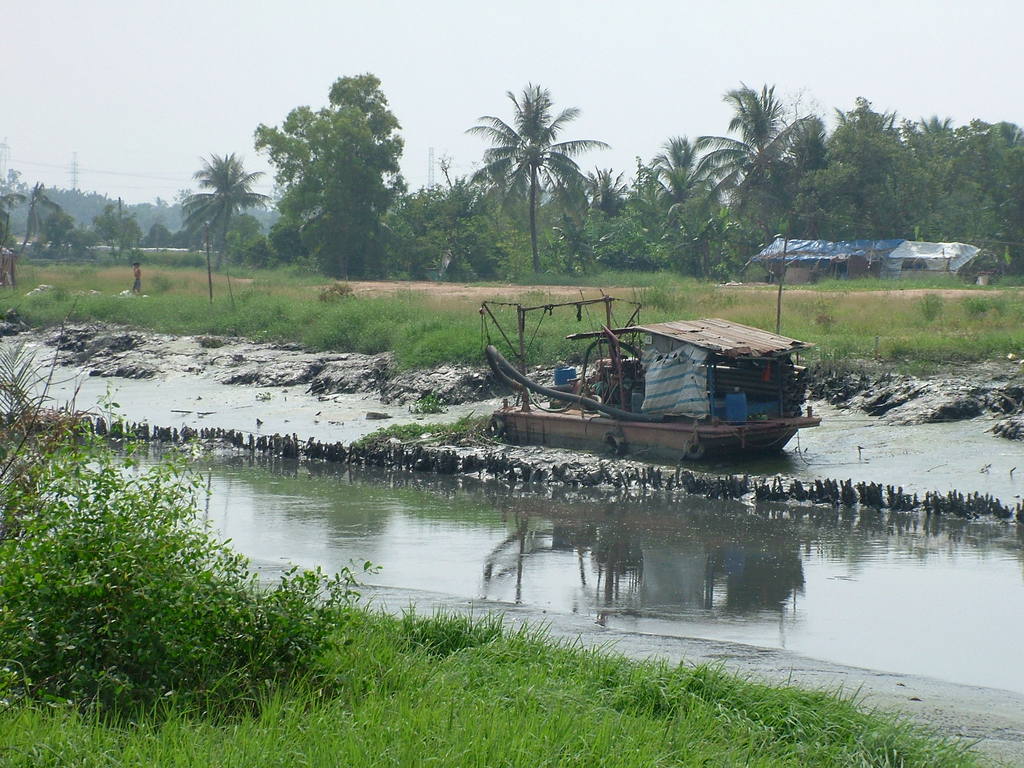 SAIGONの外れで
