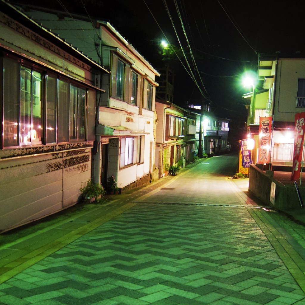 ONSEN street late at night 