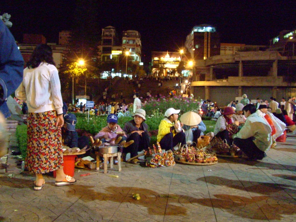 Đà Lạt市中央市場前の広場
