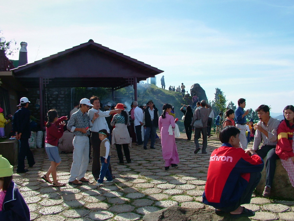 Đà Lạt市の展望台の観光客