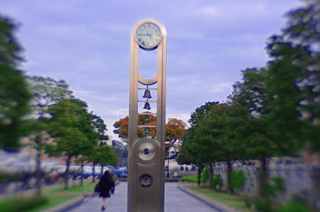 Clock tower (Lensbaby)