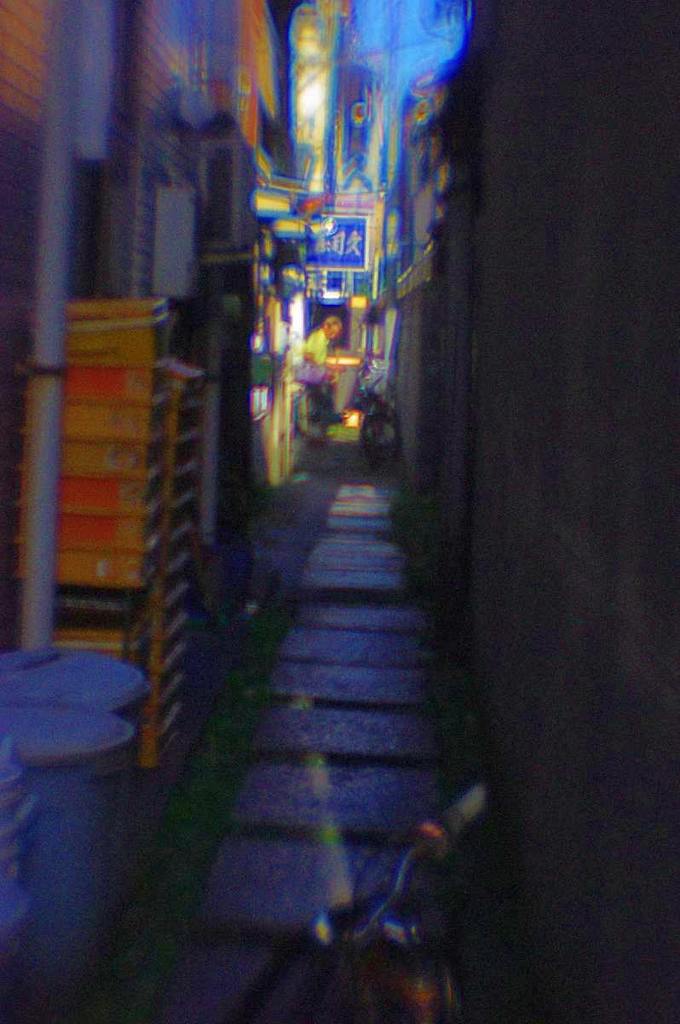 北千住の本町センター商店街にて（lensbaby, plastic-optic）