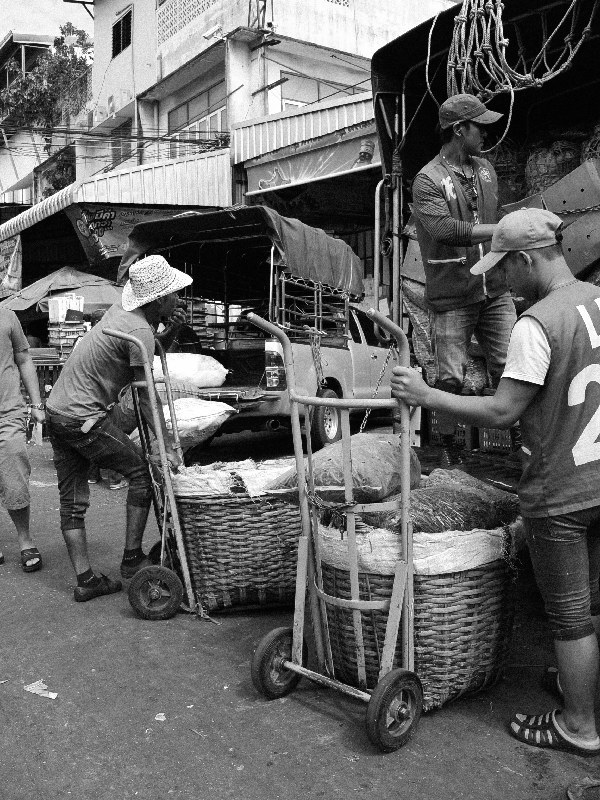 Distribution in Khlong toei market 