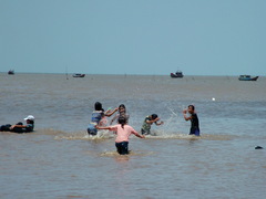 ベトナムで海水浴