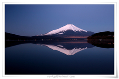 夜明けの富士山