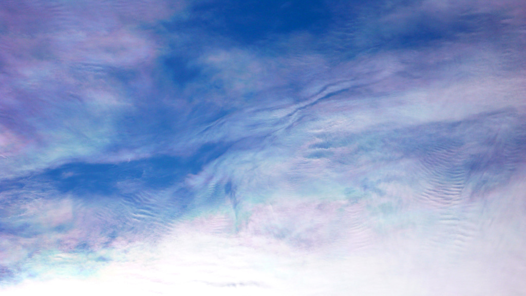 色めく空
