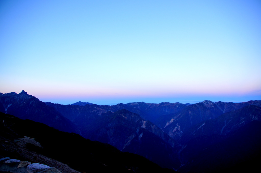 燕岳の夜明け
