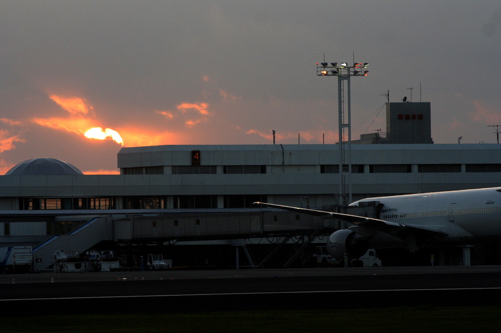 鹿児島空港の落日