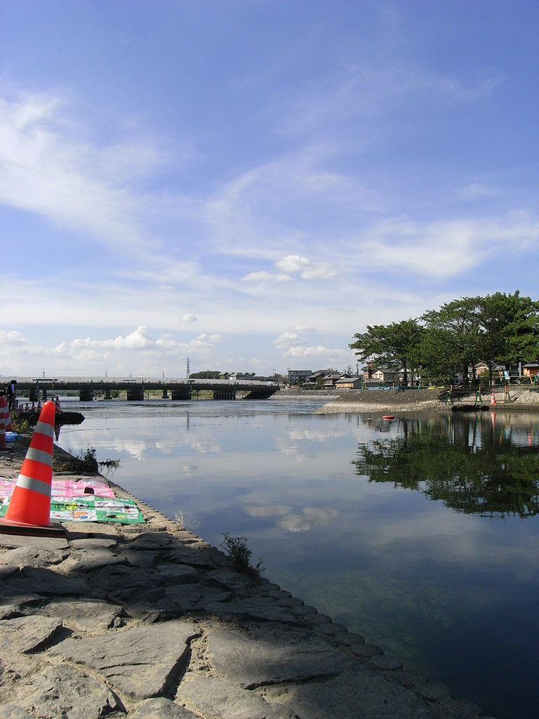 宇治川とコーン