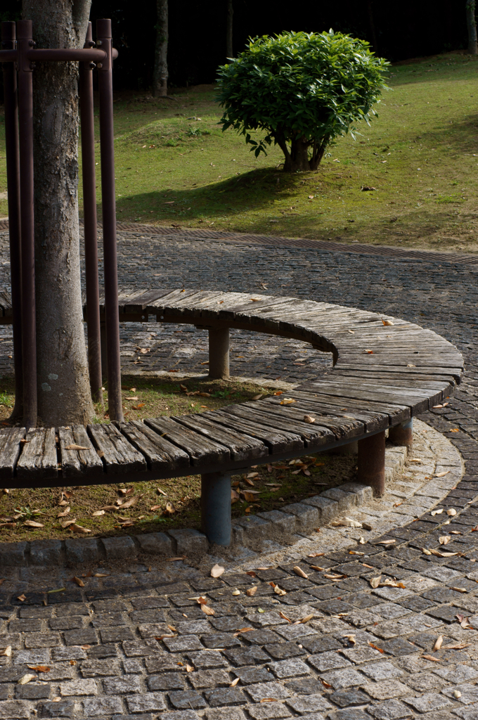 Round bench