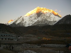 夕焼けのヌプツェ（７８５５ｍ）