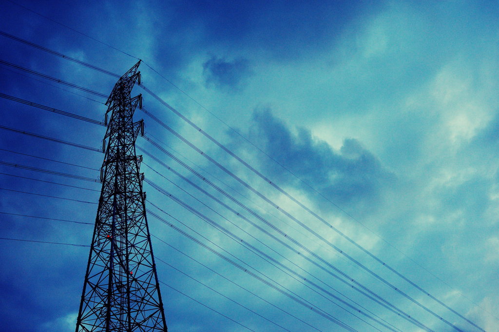 空と雲と電柱