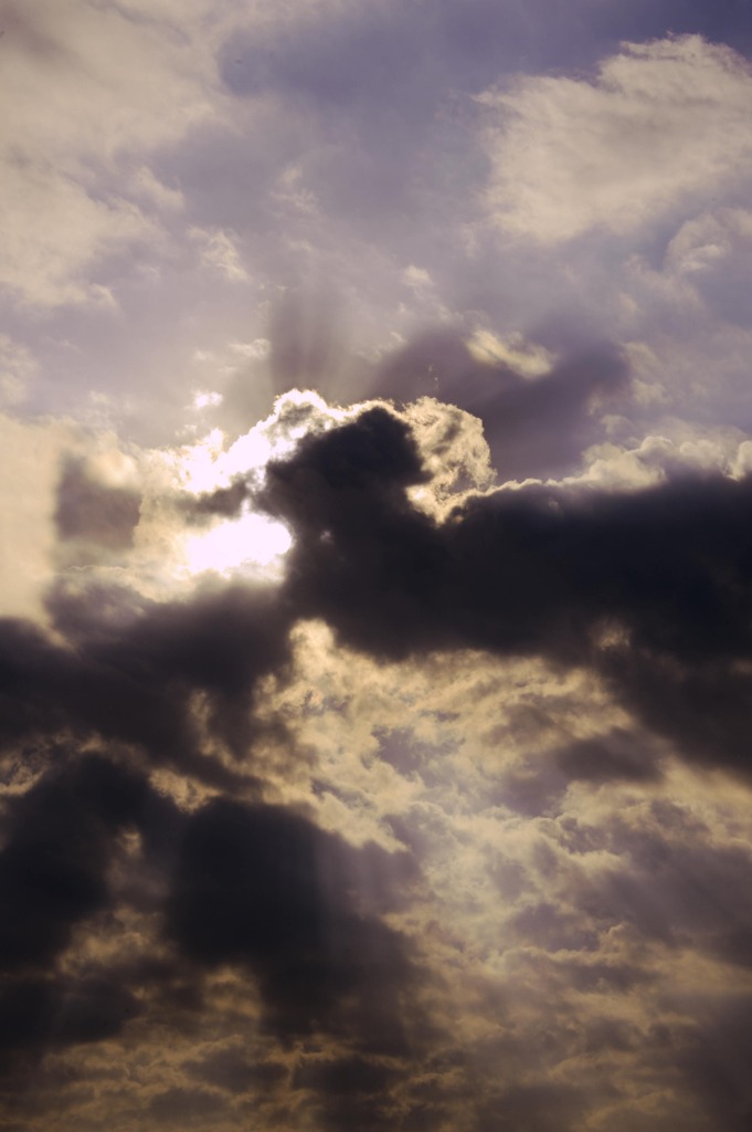 雲と光と青い空