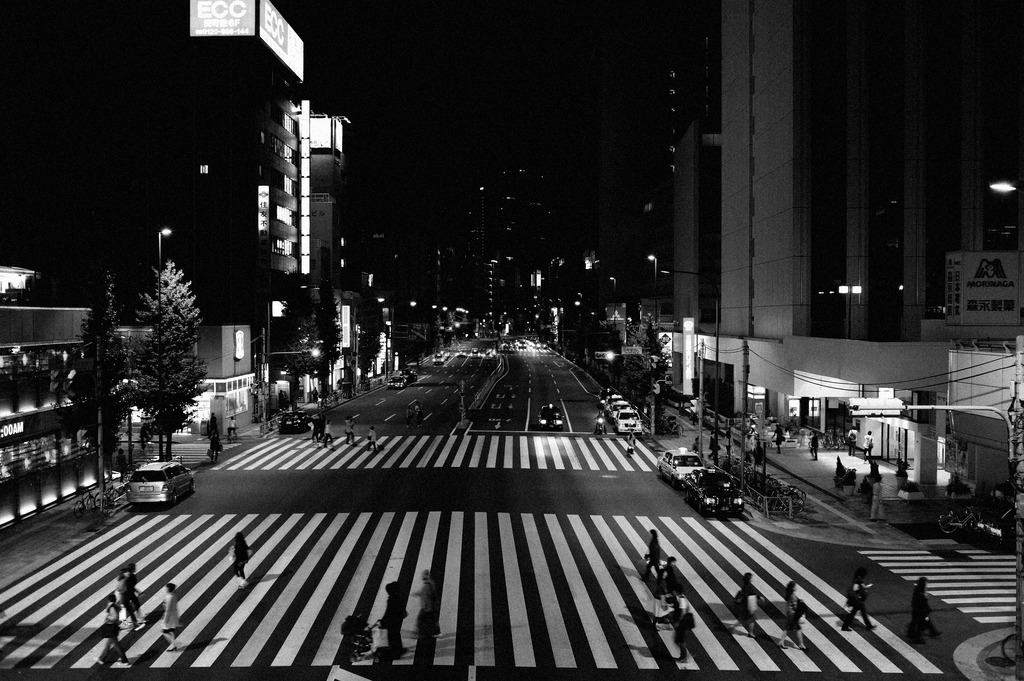 夜の歩道橋