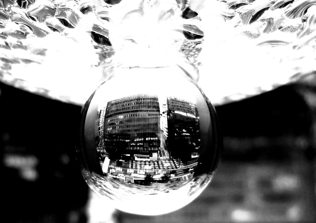 ガラスの中の世界